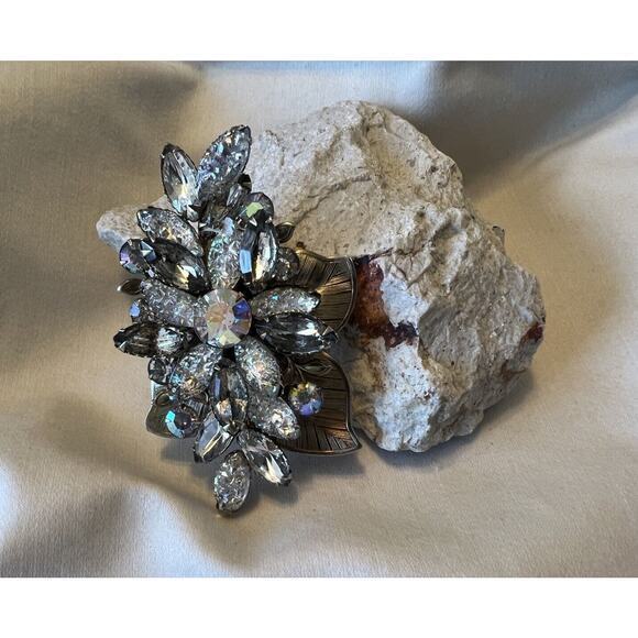 Vintage Judy Lee Large Brooch Pin AB‎ Molded Glass Rhinestones Tiered Signed GUC - Picture 1 of 8